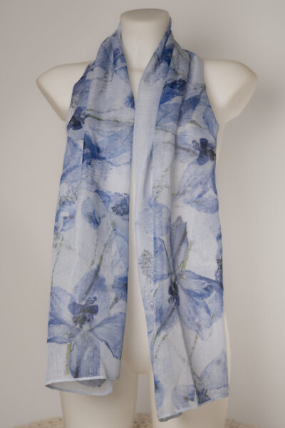 Scarfs styled by Nature op torso