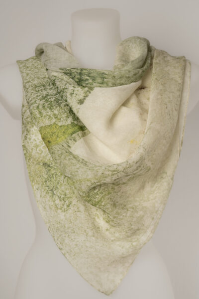 Scarfs styled by Nature op torso -3