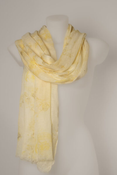 Scarfs styled by Nature op torso -5
