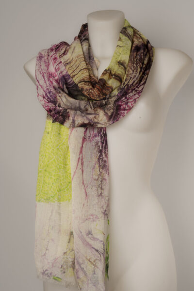 Scarfs styled by Nature op torso -7