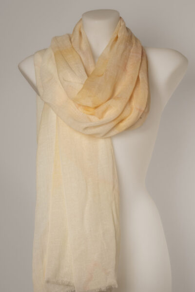 Scarfs styled by Nature op torso -8